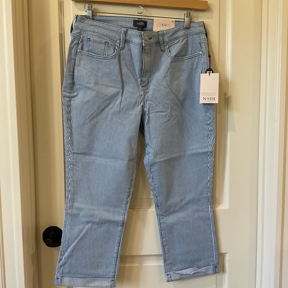 NWT NYDJ Capris